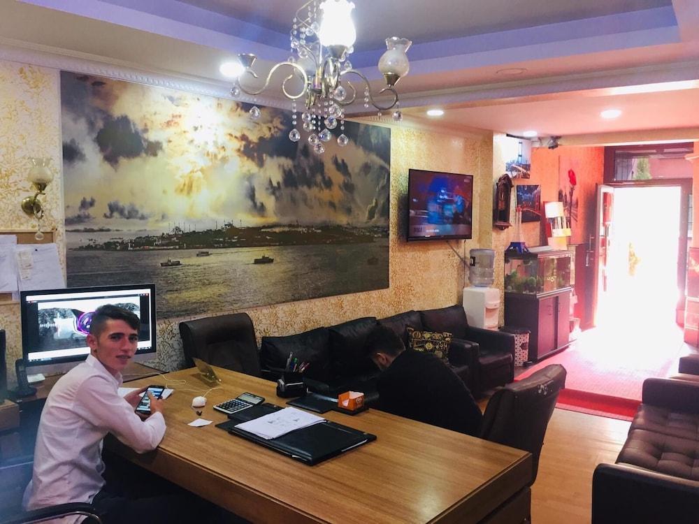 Deluxe Royal Apart 1