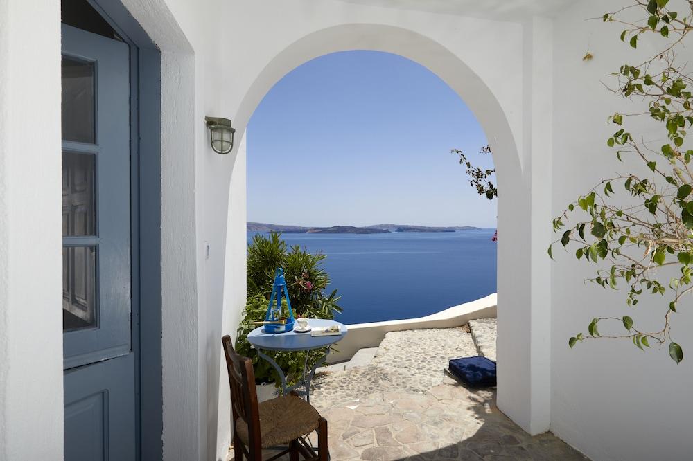 Allure Breeze Suites (Adults only)