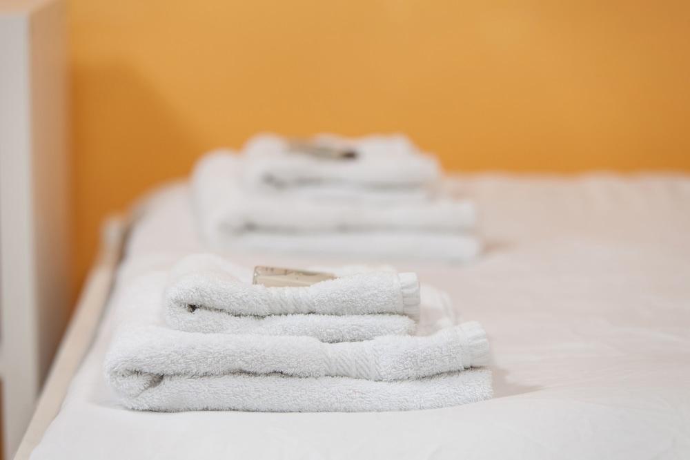 Cosy High Floor Studio Greek Street Soho 1