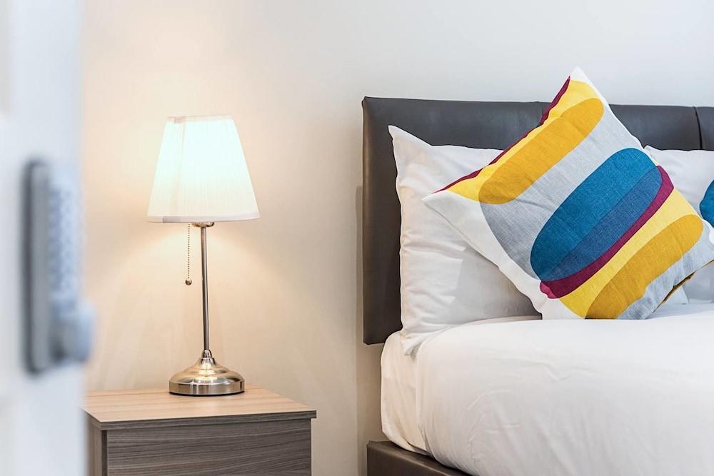 Toynbee Street Ro 3 · Good-Looking Room in Spitalfields 2