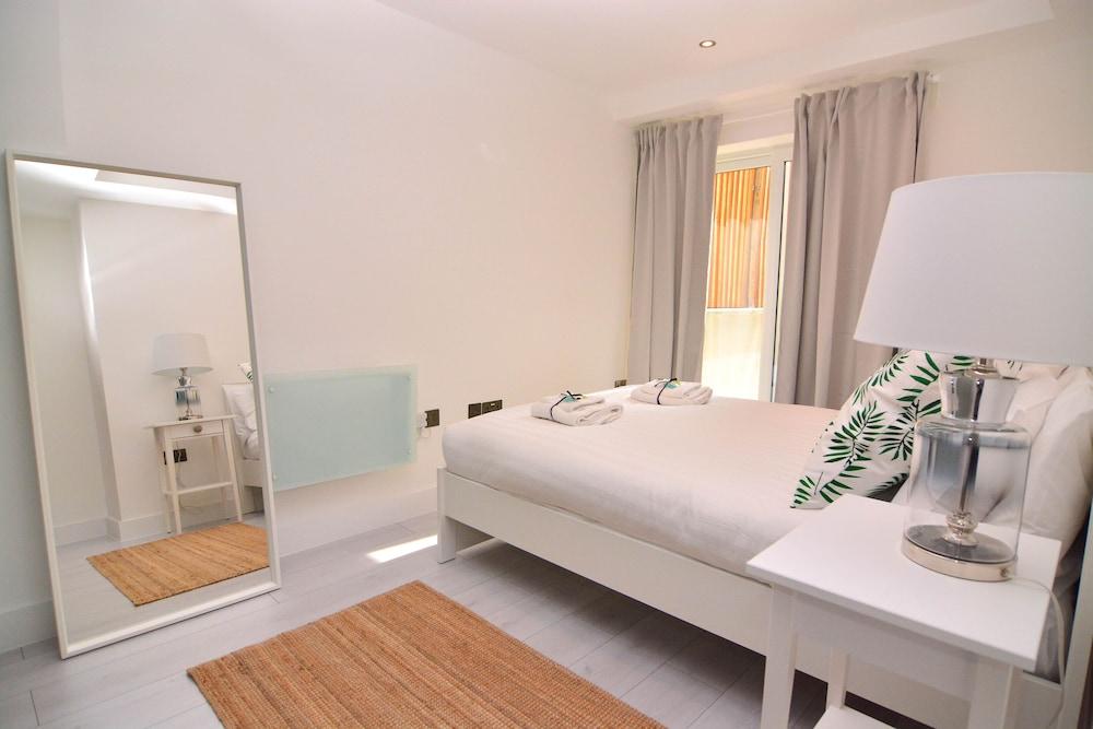 Macarena Wharf Apartments 1