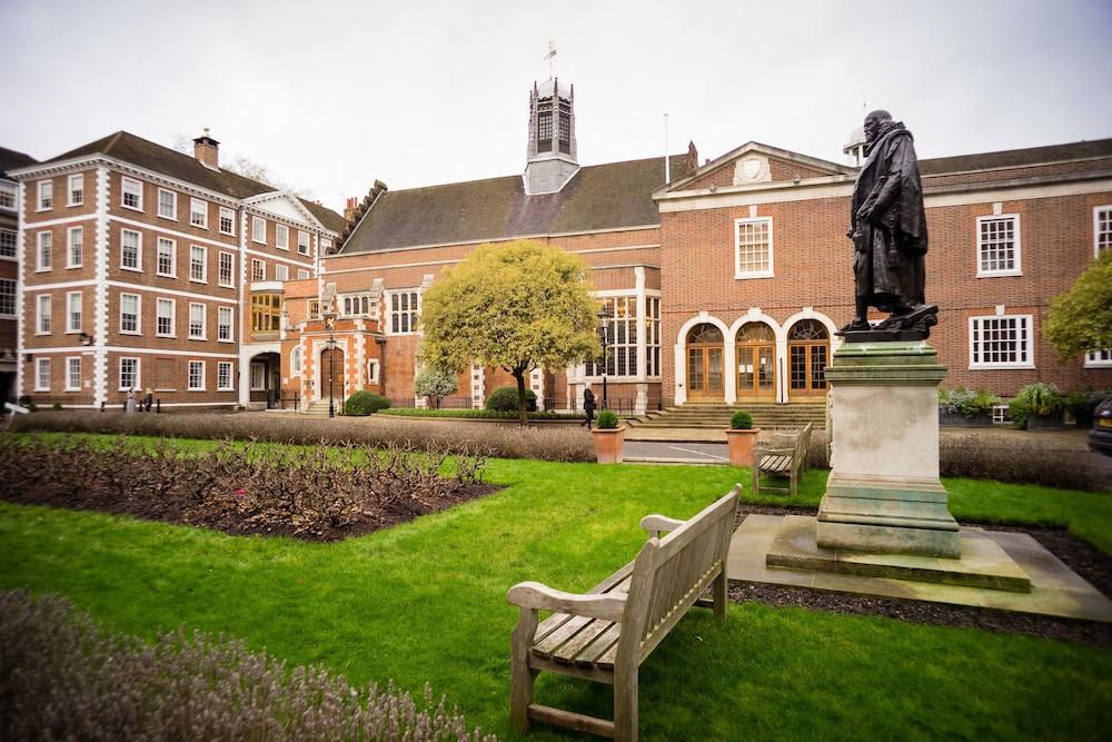 3 Beds 2 Baths Penthouse