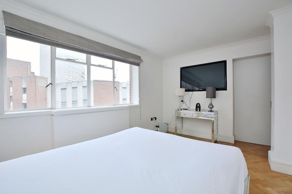 Hans Crescent Apartment 1