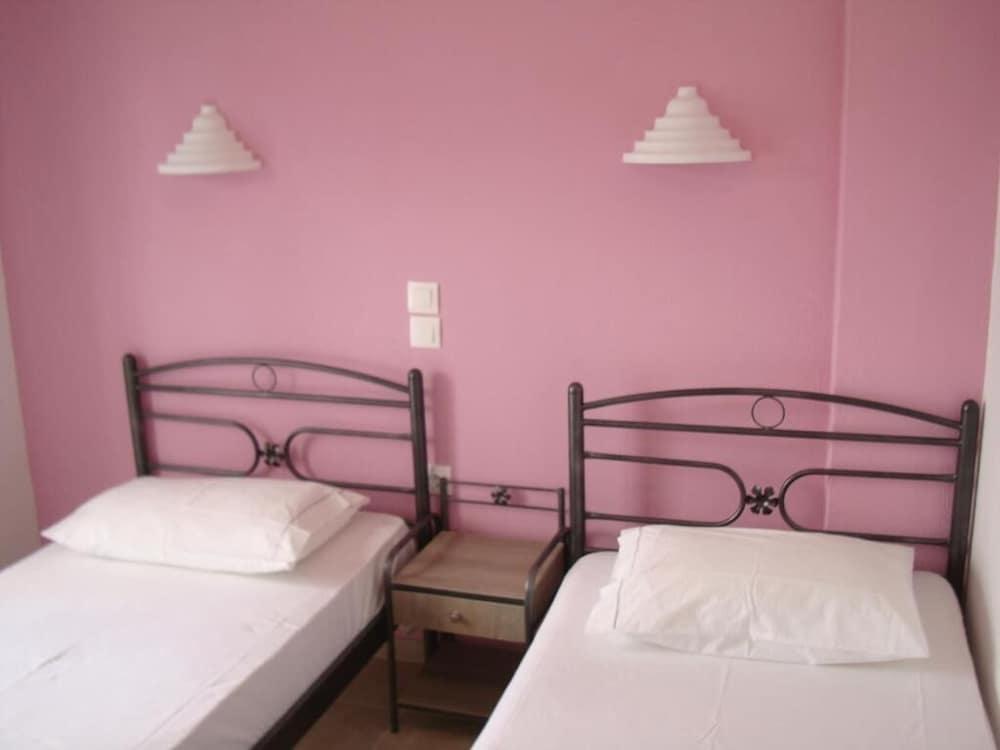 Marousi Rooms 2