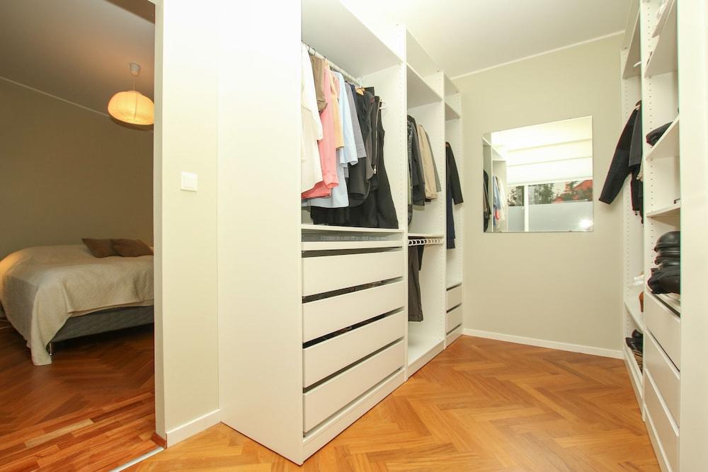 Large Modern Family House 1