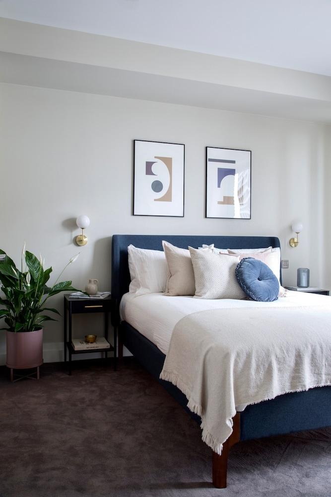 London Islandic One Excel - O2 - Parking 1