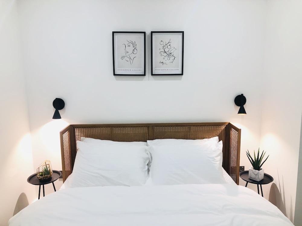 Perfect Holiday Escape - 1 And 2 Bedroom Deluxe Apartments at Liverpool Street 2