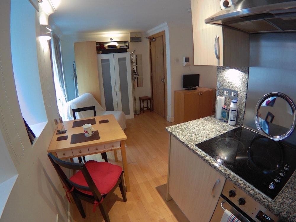 Tower Hill Studio Appartment 1
