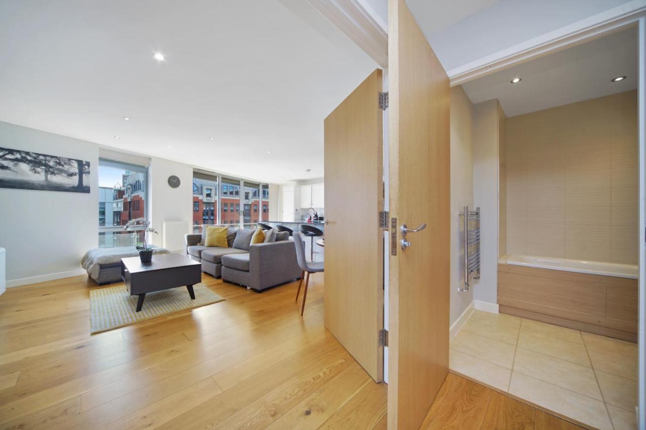 2 Bed Executive Penthouse Near Liverpool Street Free Wifi by City Stay Aparts London 1