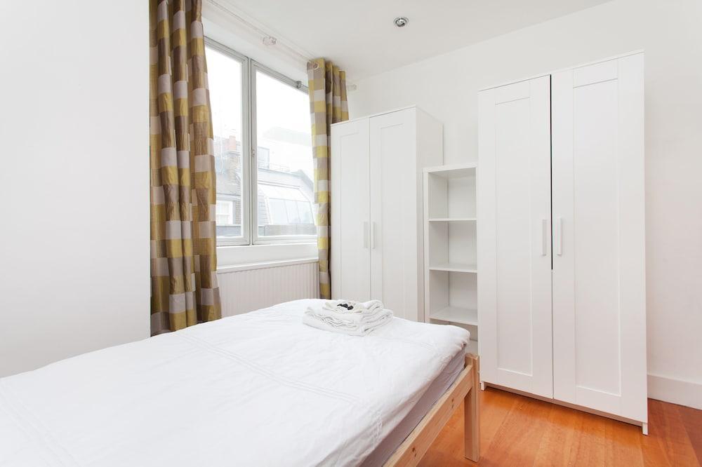Spacious Apartment Berwick St &Oxford St 1