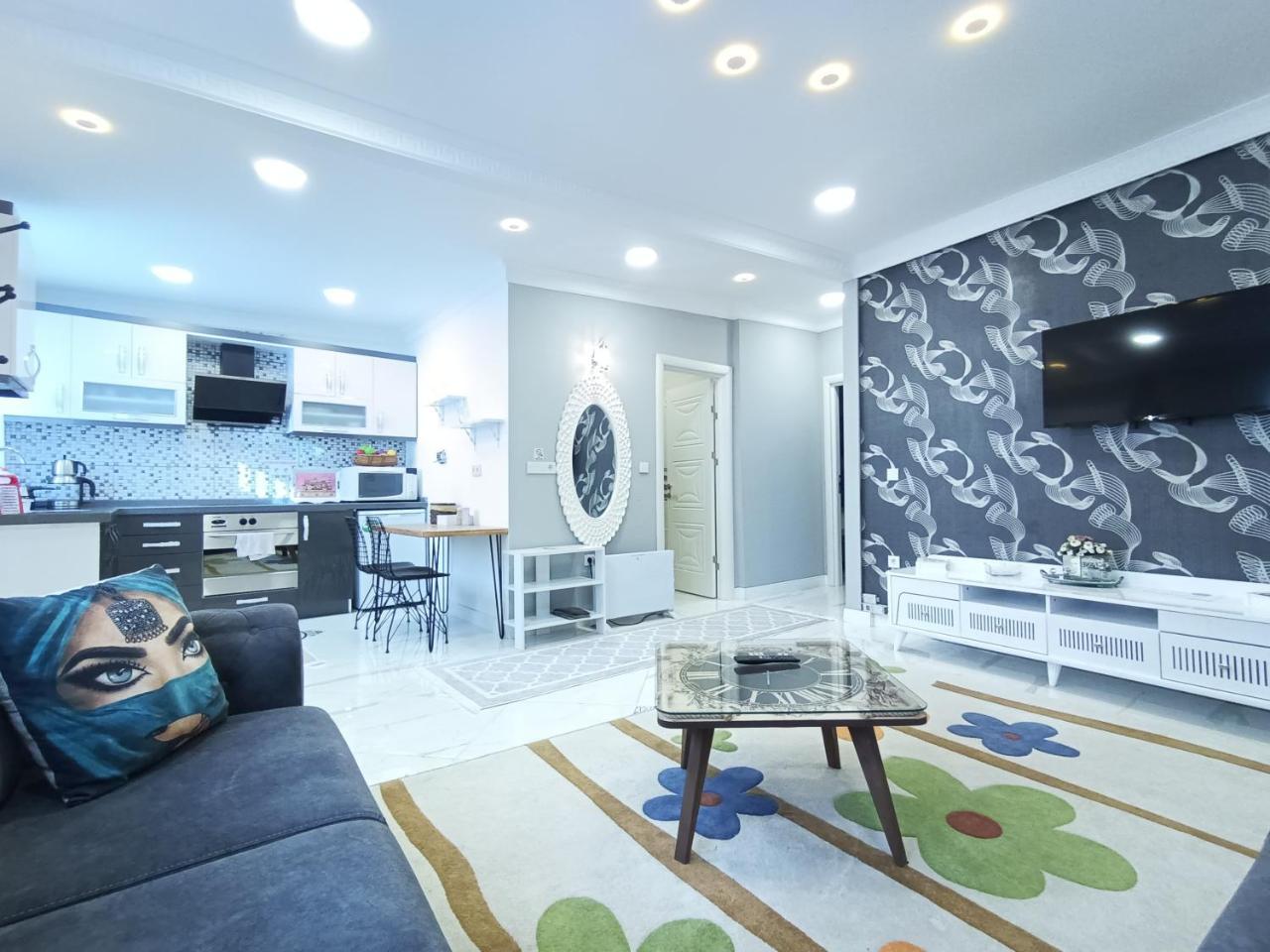 Little Palace Blue Apartment 1