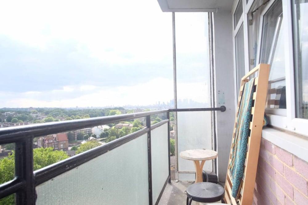 2-Bed Apartment in London Woolwich