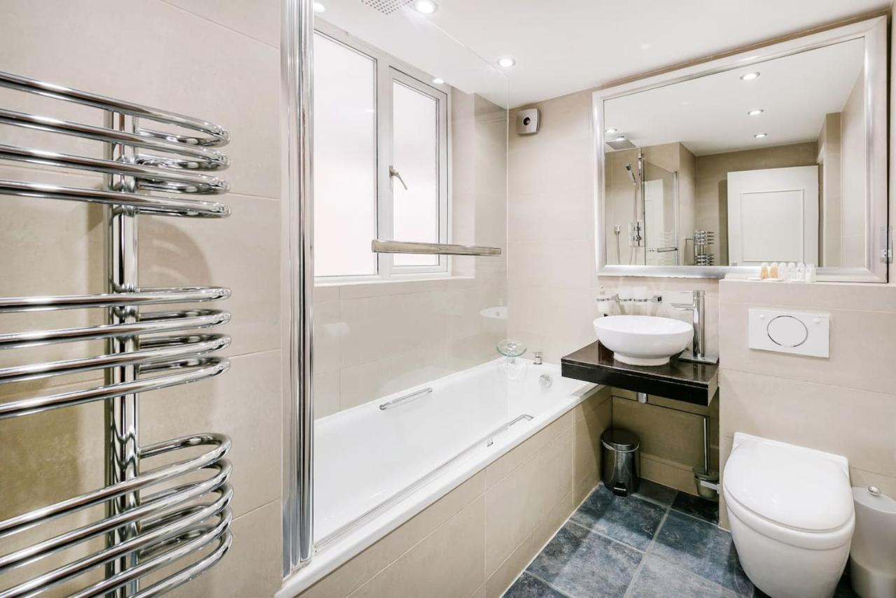 Spacious 3 Bedroom Apt in Covent Garden 2