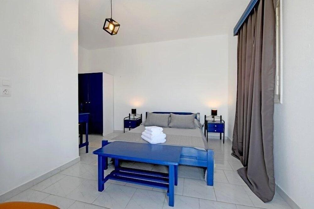 Lunar Santorini Hotel 2