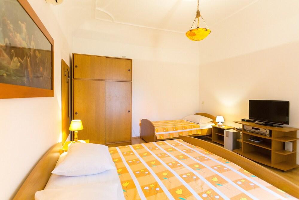 Adriatic Star Apartments a 1 2