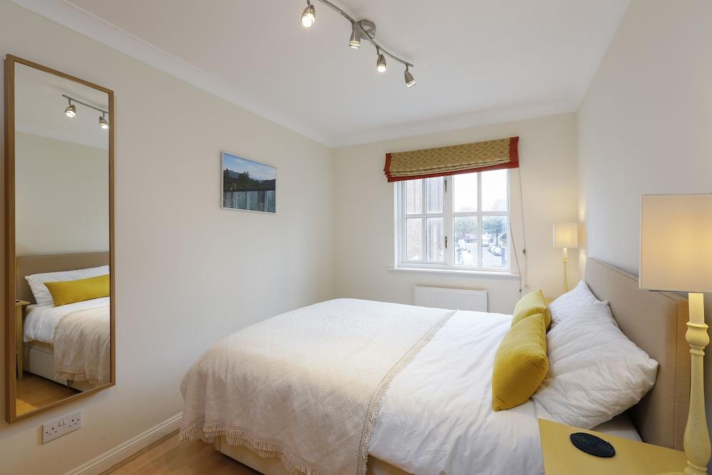 Joivy Calm 2br Apt W Parking & Patio, Near London Eye 1