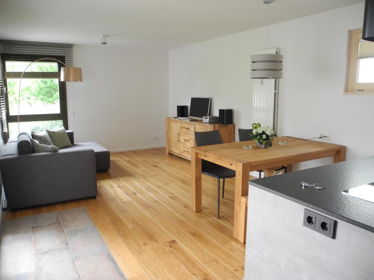 Bungalow Mit Terrasse Im Alpinen Stil 1