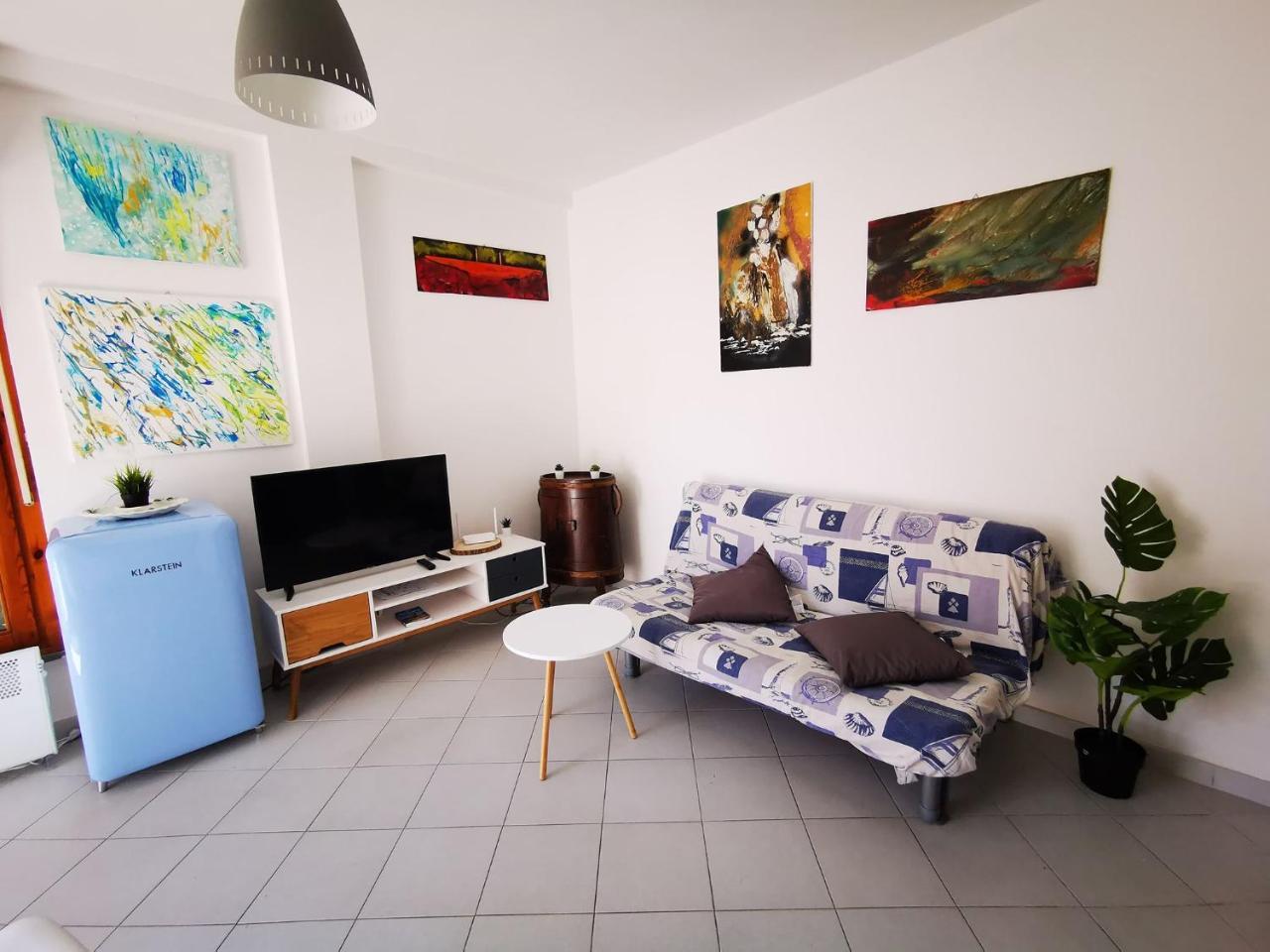 Artist Alguerhouse 2