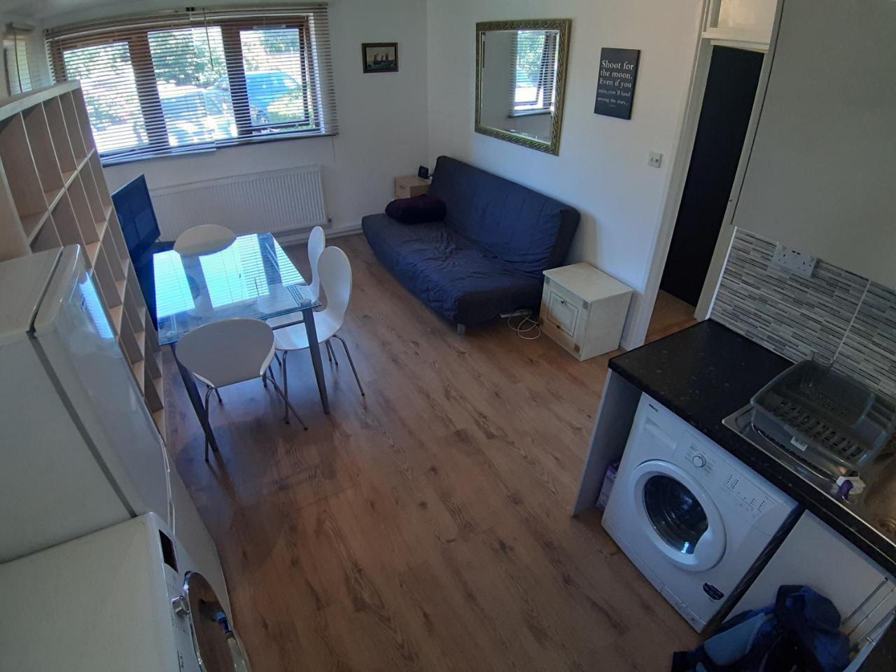 Canary Wharf Apartment 2