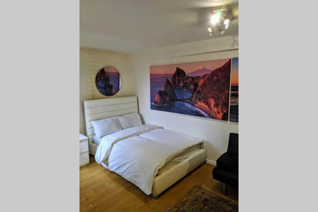 Studio with Parking in the Centre of London! 2