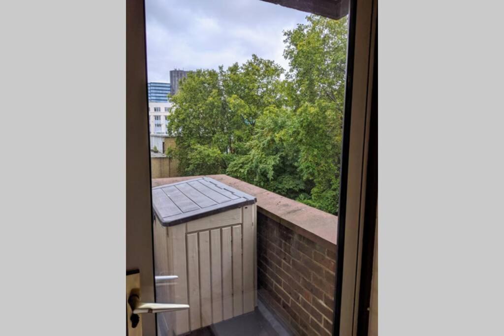 Studio with Parking in the Centre of London!