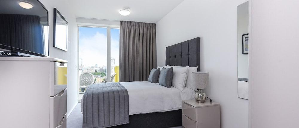 Millharbour Apartments by Charles Hope