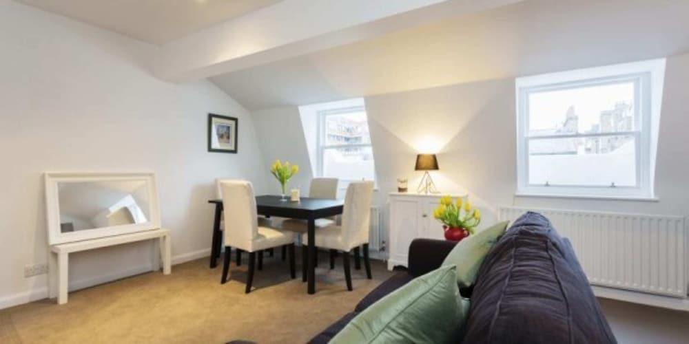 Bright & Airy 1 Bedroom Apartment in Central London 1