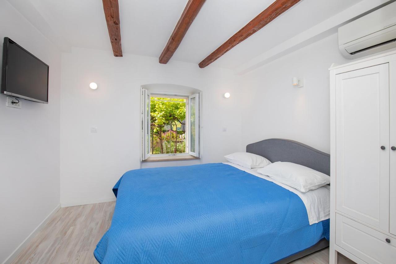 Studio Apartment Bell