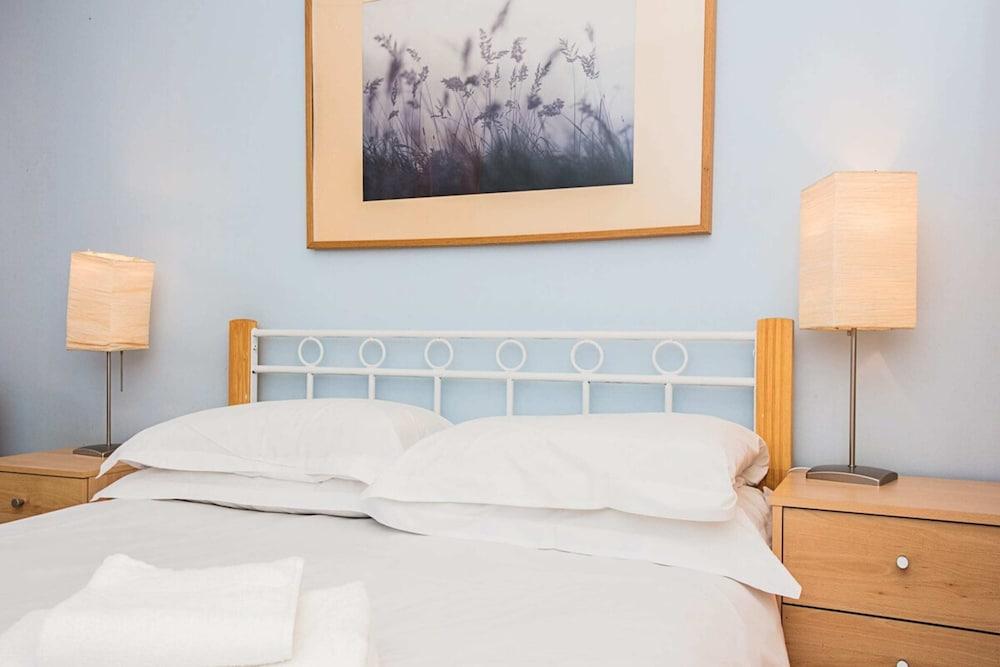 Incredible Views - 1 Bedroom in Chancery Lane 2