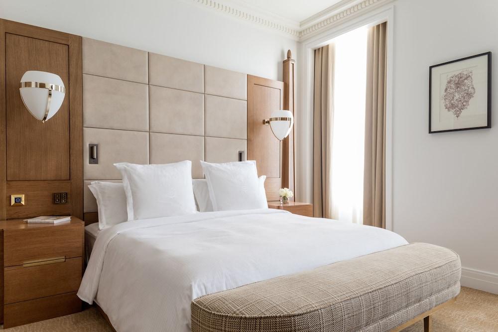 Four Seasons Hotel London at Ten Trinity Square 1