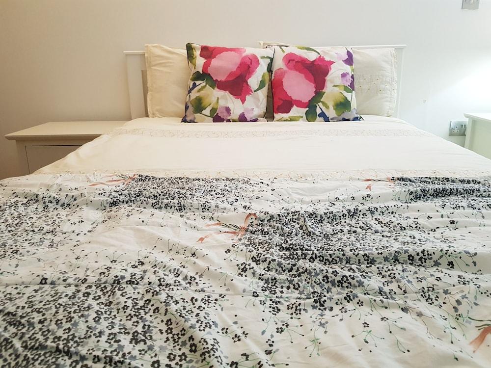 Awesome 1-Bed Apartment in London Near O2 1