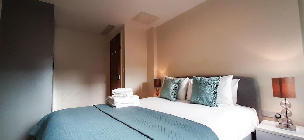One Bed Serviced Apt Moorgate 1