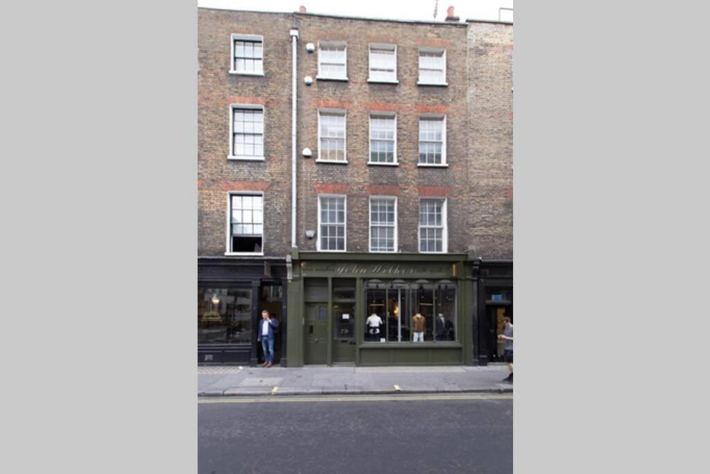 Superb One Bedroom Apartment in Soho 2