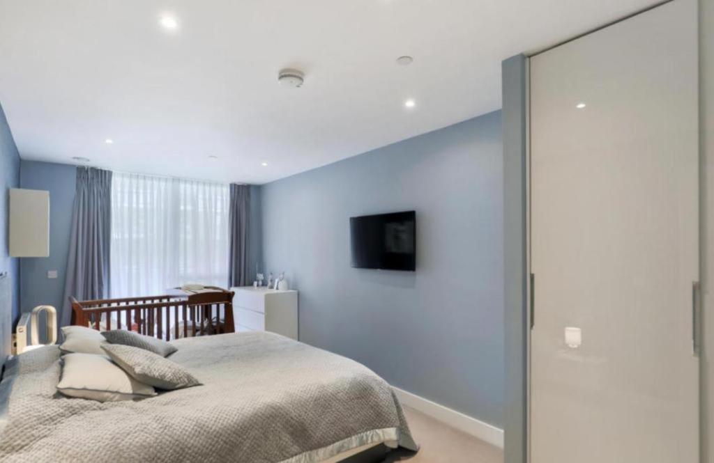 Modern 2 Bedroom Apartment in Greenwich 2