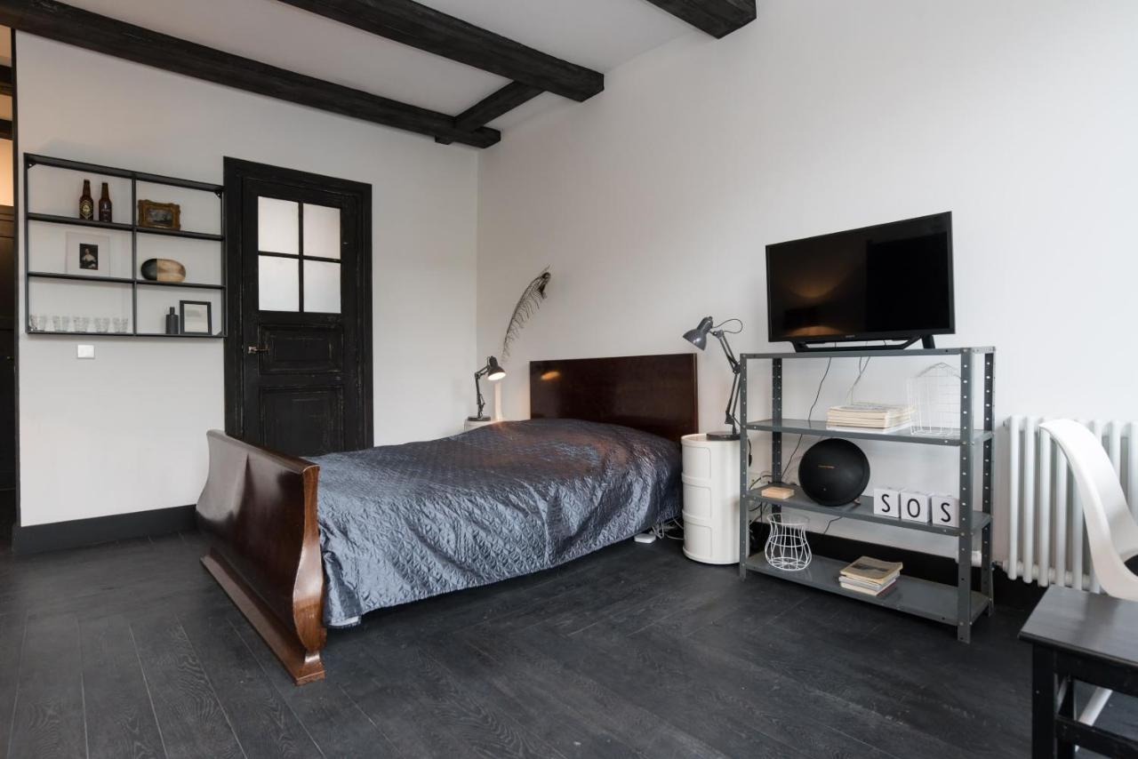 The Black Beauty Private Studio with Canal View 1