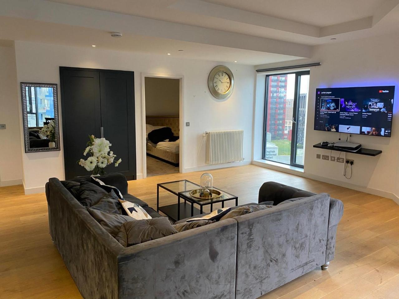 Luxury 1 Bed Apartment Canary View