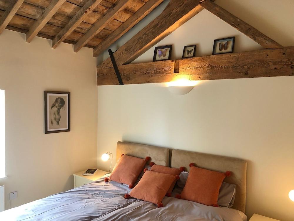 Riverside Penthouse Apartment 1