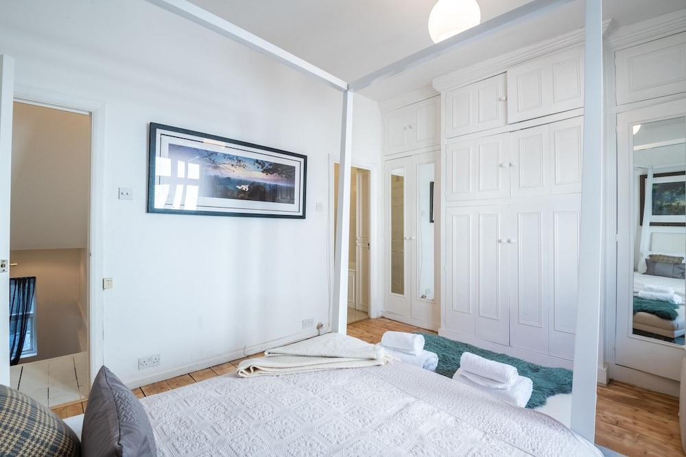 Classic Belgravia Home by Victoria Station by Underthedoormat 2