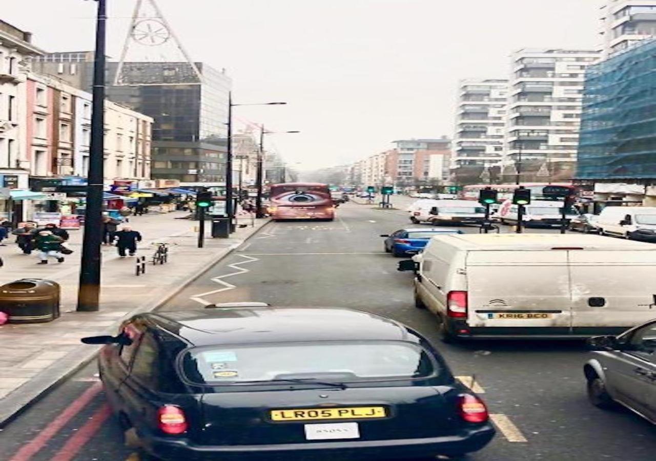 White Piccadilly Luxury Flat 1