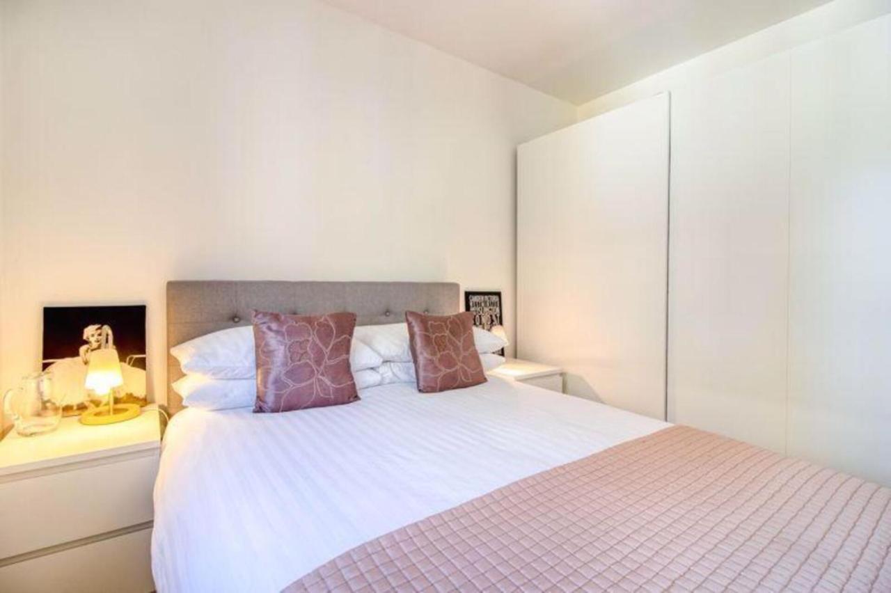 Modern Apartment in the Greenwich Area London Uk 2