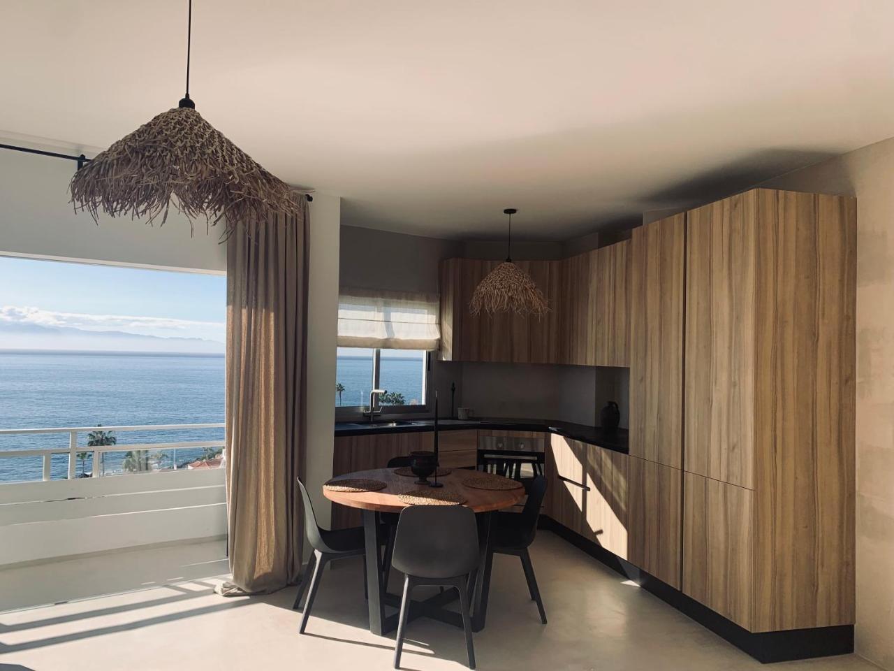 Spacious, Light & Cozy Apartments with Ocean Views