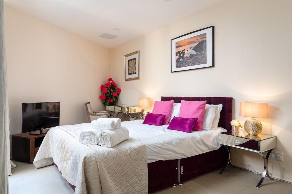 Spacious 2-Bedroom Apartment in Mayfair