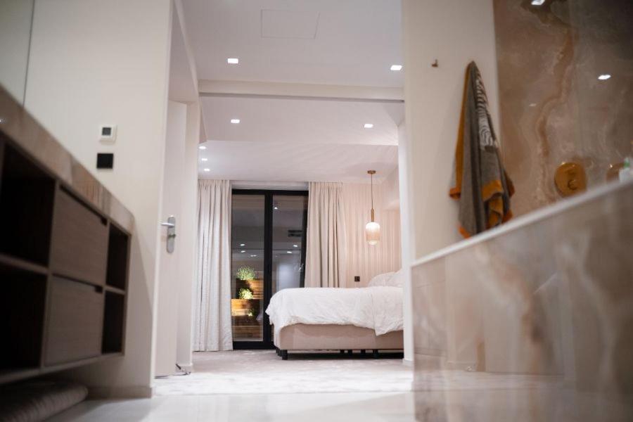 Luxury 3 Bedrooms Townhouse in Perfect Location 2