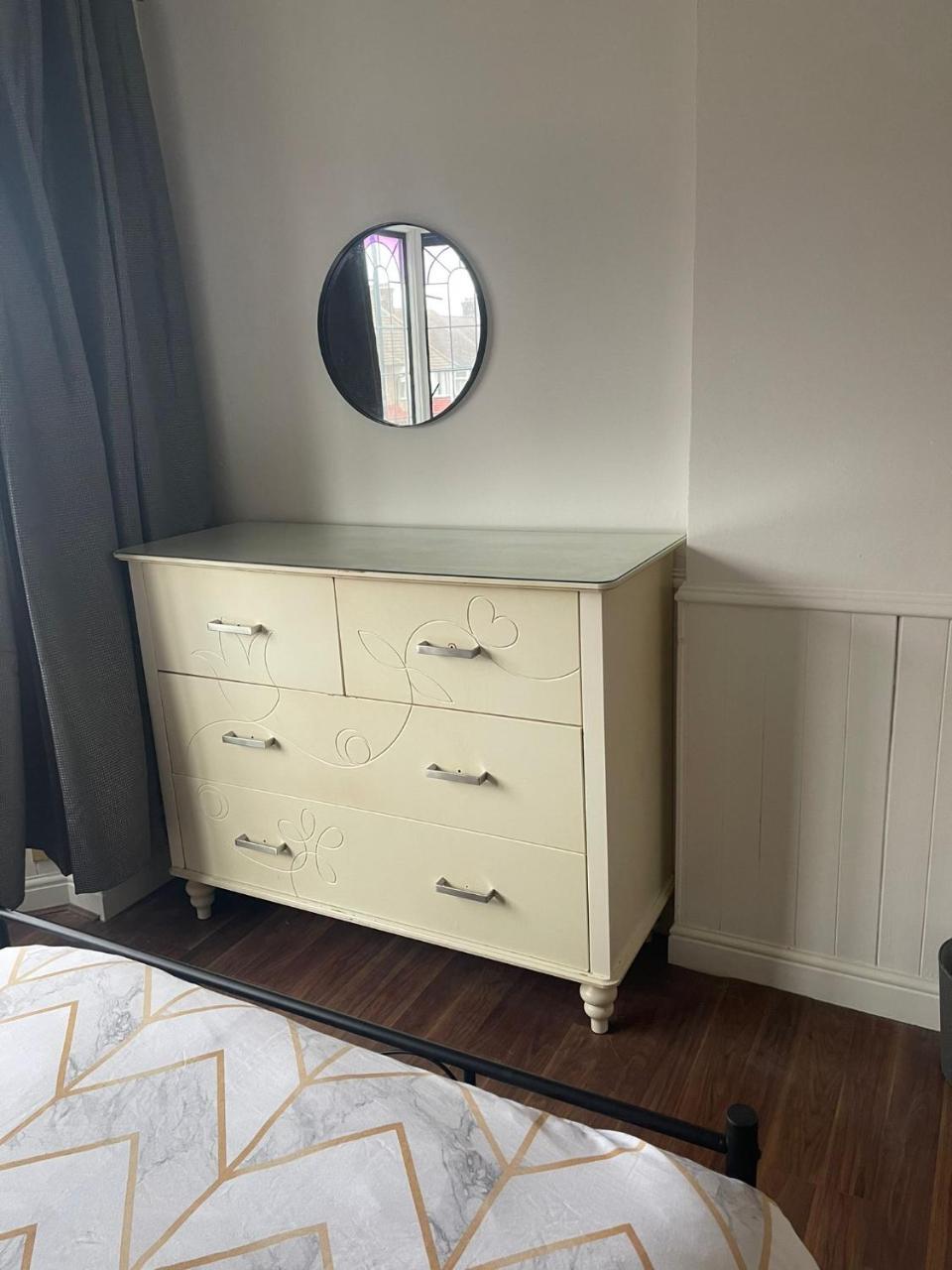 Lovely, Recently Refurbished Four Bedroom House.. 2