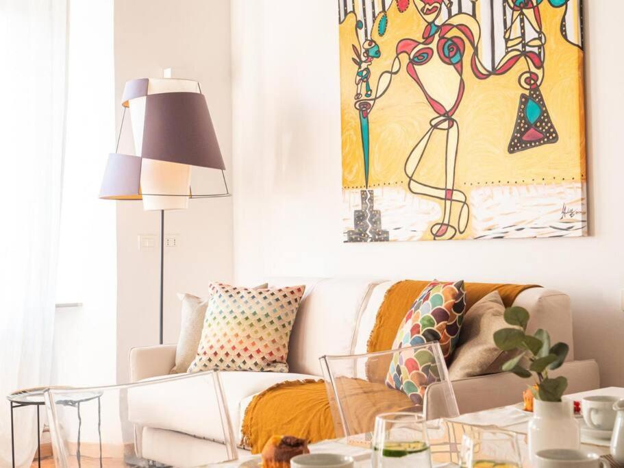 Romantic Flat on Navigli River by Easylife 1