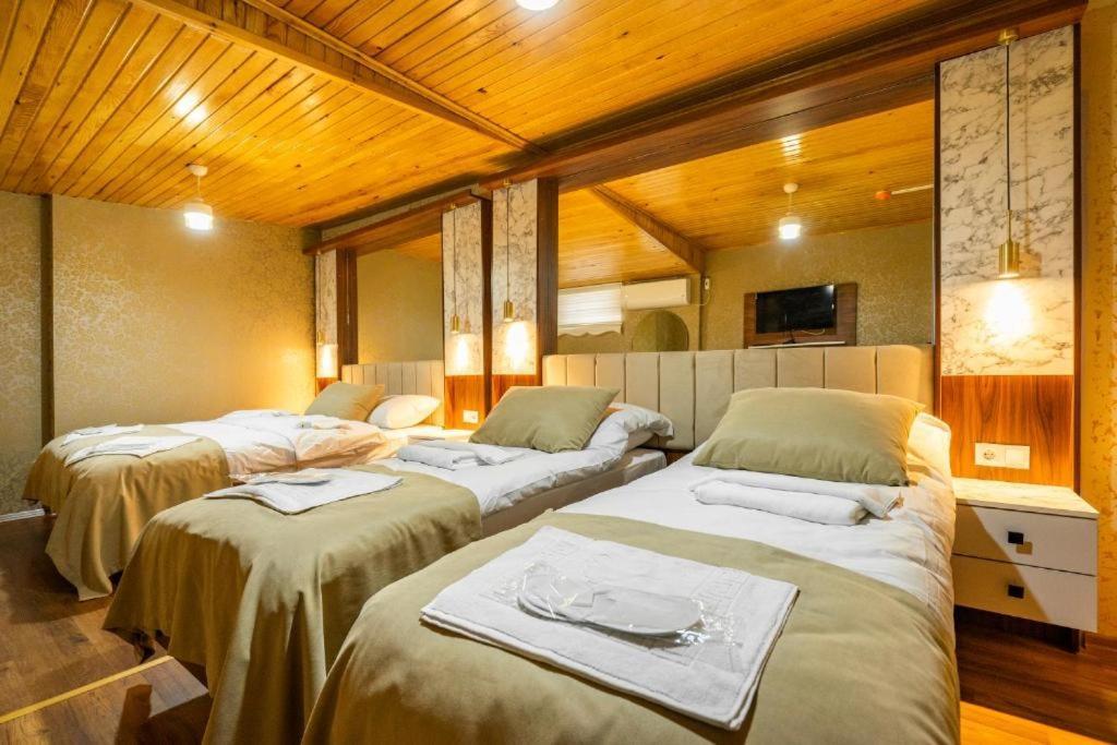 Candy Hotel (Adults only) 2