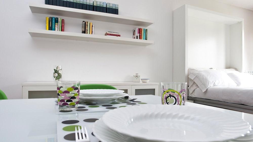 Mi-Navp20b1 - Naviglio Pavese 20 II 2