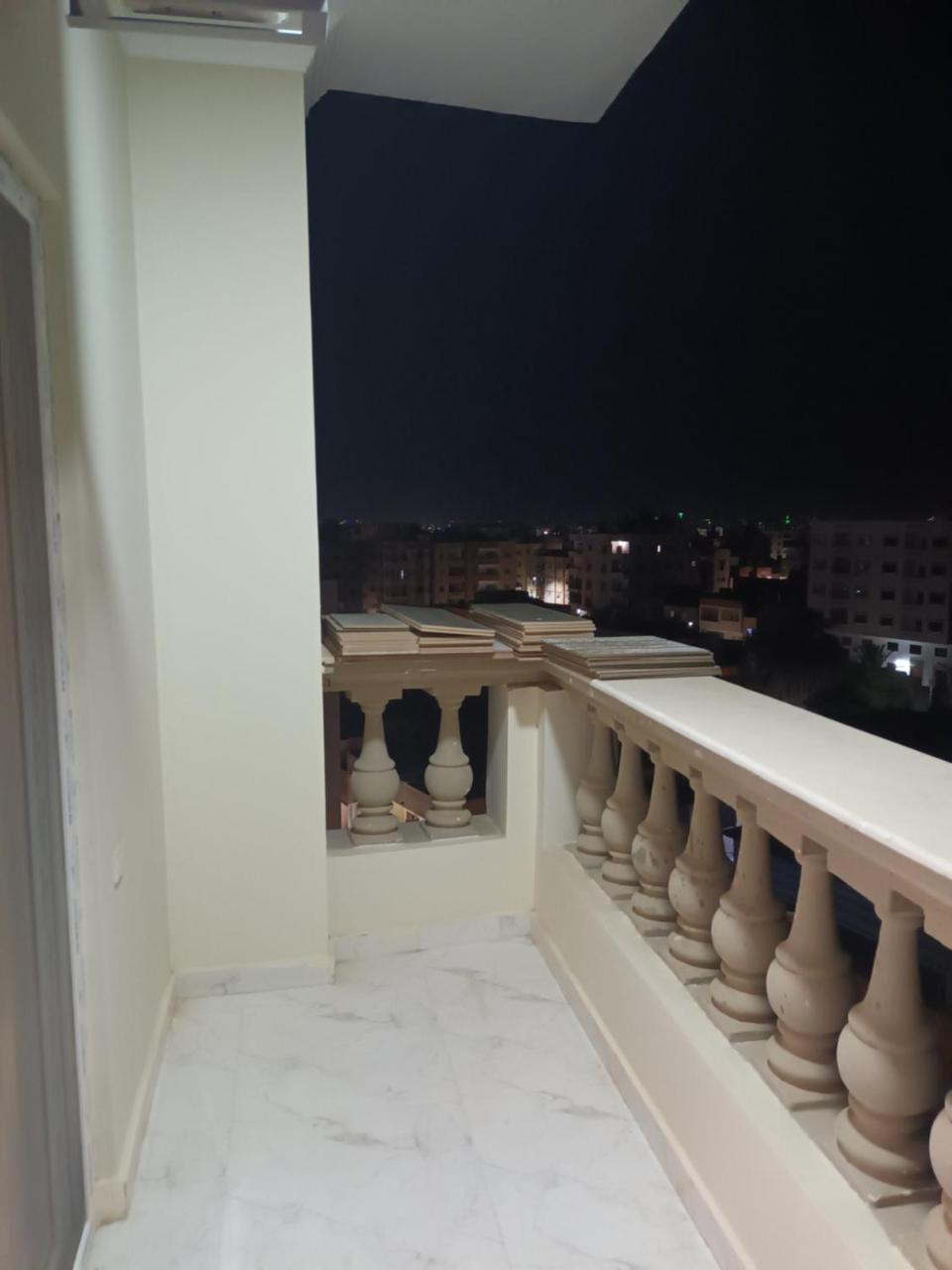 Cleopatra Resort F16 2