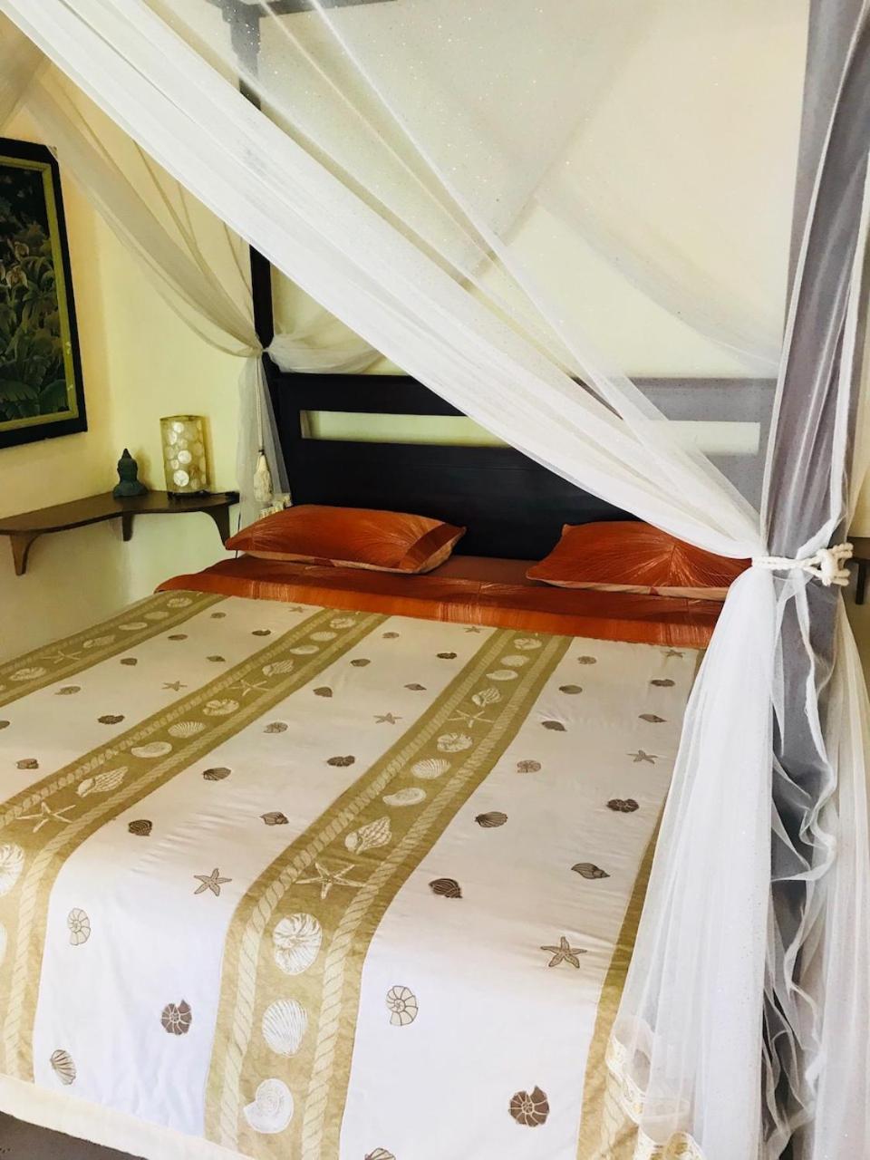 White Lotus Oasis (Adults Only) 1