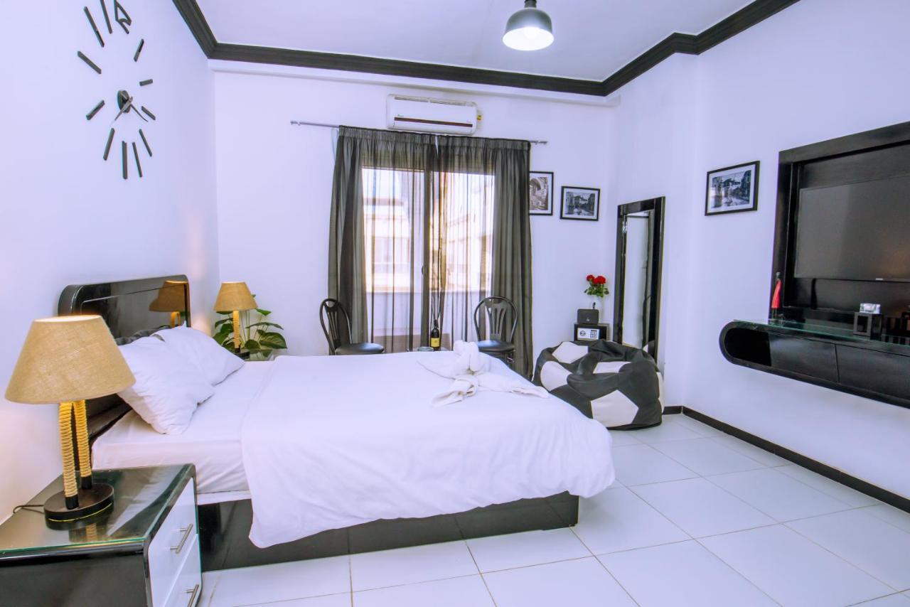 Rare New Marina Hotspot with Fast Free Wifi, Balcony & Pool - Western Standards - Sheraton Plaza 414